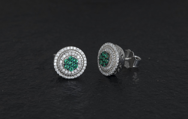 daimond-earring_57665-6962